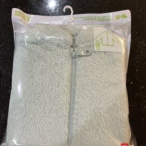 Uniqlo light green fluffy zip up